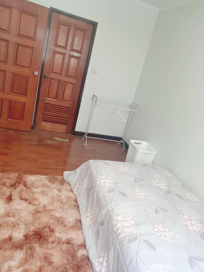Kru Nat'S Bed & Breakfast W/ Private Rooms & Gym Bangkok Eksteriør bilde